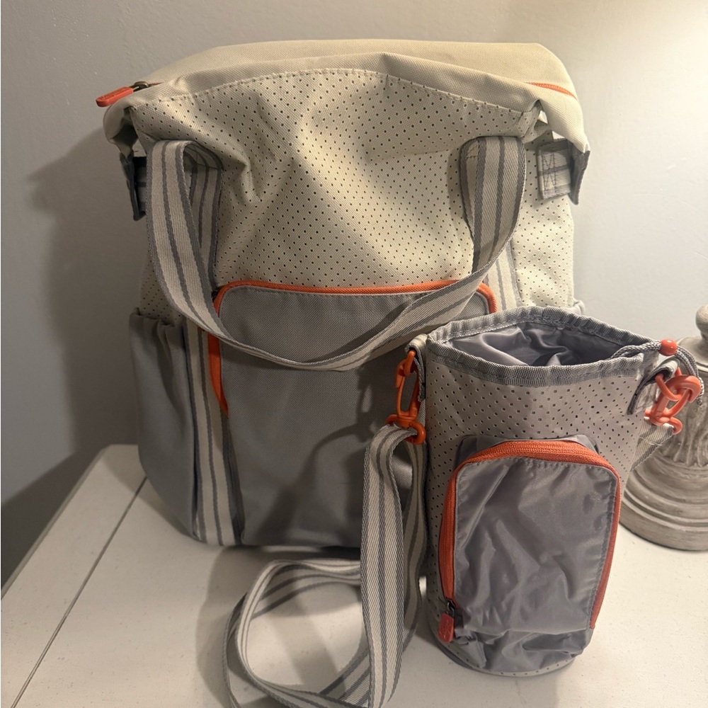 Thirty-One day away backpack and Crossbody water bottle holder in whisperer